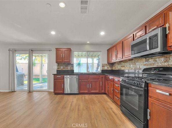 8043 Jamestown, Fontana CA 92336