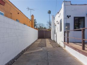 2702 Reynier Avenue, Los Angeles CA 90034