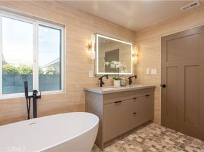 2702 Reynier Avenue, Los Angeles CA 90034