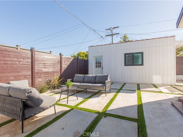 2702 Reynier Avenue, Los Angeles CA 90034