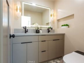 2702 Reynier Avenue, Los Angeles CA 90034