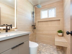 2702 Reynier Avenue, Los Angeles CA 90034