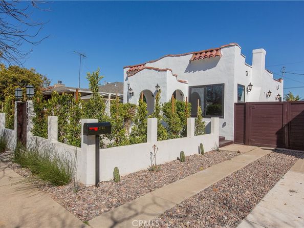 2702 Reynier Avenue, Los Angeles CA 90034
