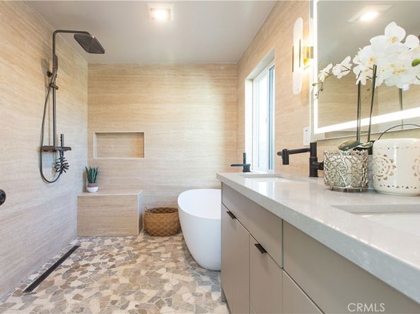 2702 Reynier Avenue, Los Angeles CA 90034