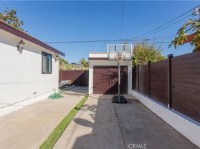 2702 Reynier Avenue, Los Angeles CA 90034