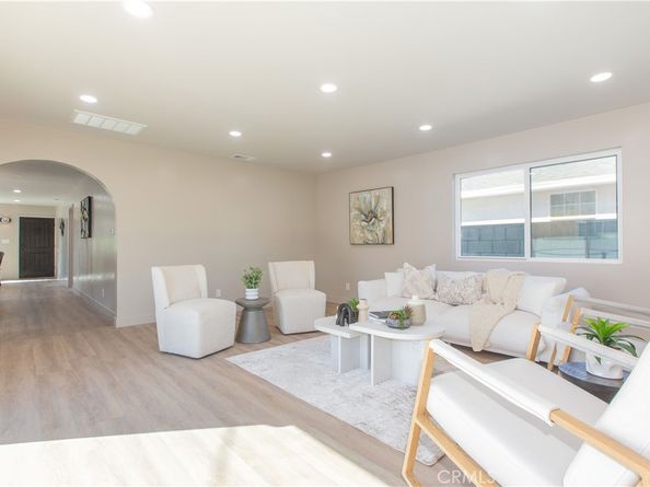 2702 Reynier Avenue, Los Angeles CA 90034