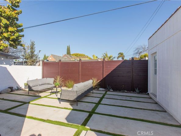 2702 Reynier Avenue, Los Angeles CA 90034