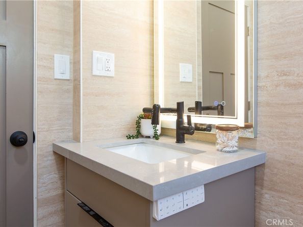 2702 Reynier Avenue, Los Angeles CA 90034