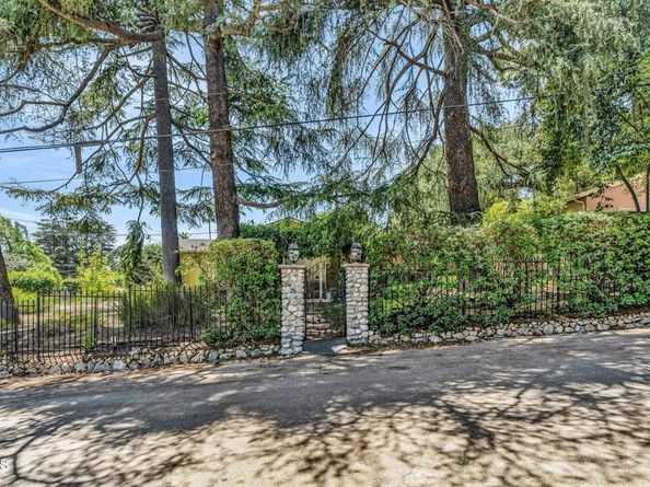 1313 E Palm Street, Altadena CA 91001