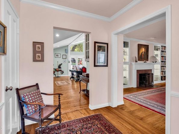 1313 E Palm Street, Altadena CA 91001