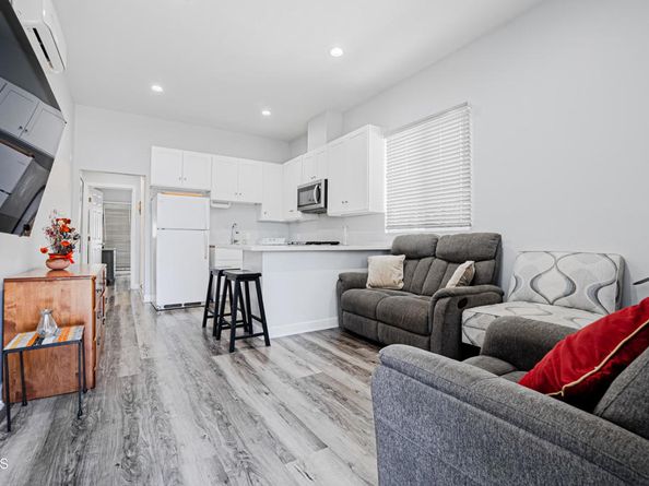 1849 Cylde Avenue, Los Angeles CA 90019