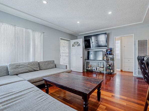 1849 Cylde Avenue, Los Angeles CA 90019
