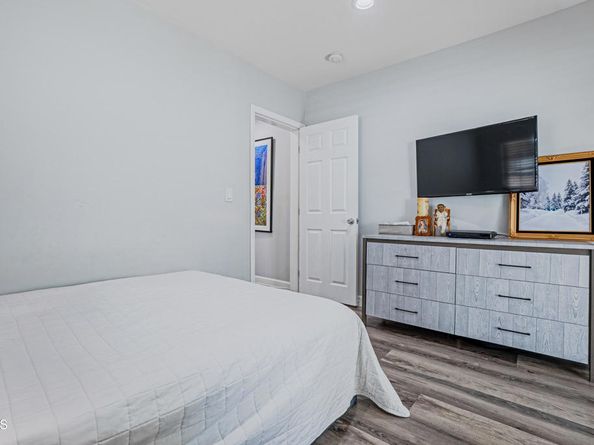 1849 Cylde Avenue, Los Angeles CA 90019