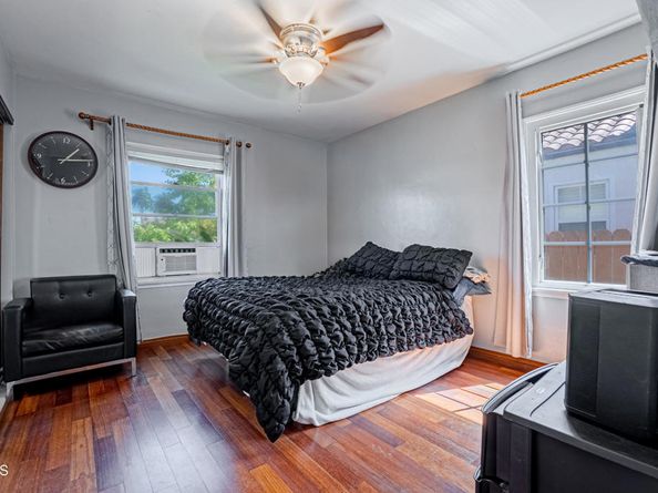 1849 Cylde Avenue, Los Angeles CA 90019