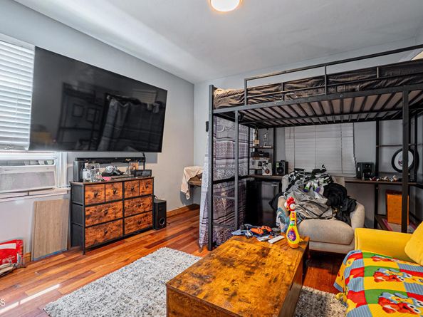 1849 Cylde Avenue, Los Angeles CA 90019