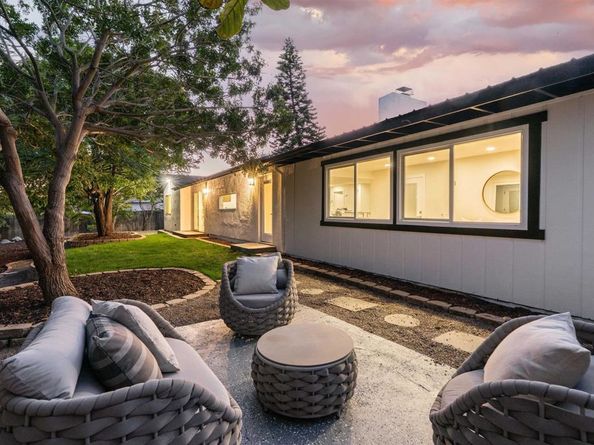 2275 Ivy Road, Oceanside CA 92054