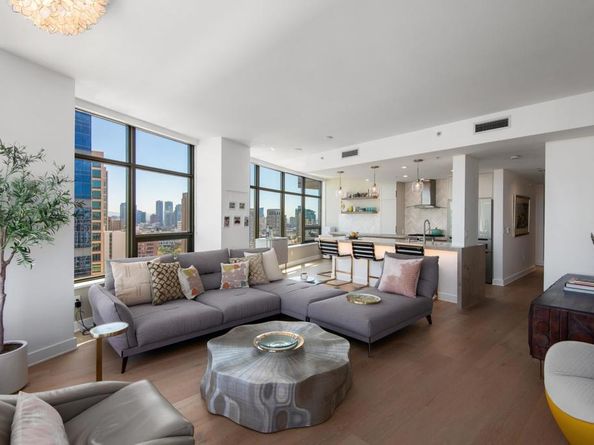 700 W E Street 1904, San Diego CA 92101