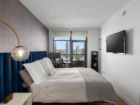 700 W E Street 1904, San Diego CA 92101