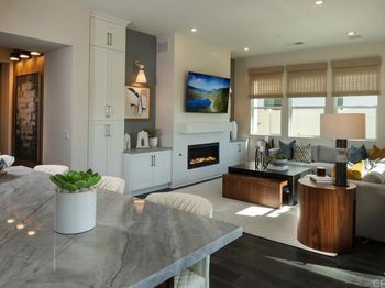 1711 Avenida Tealing