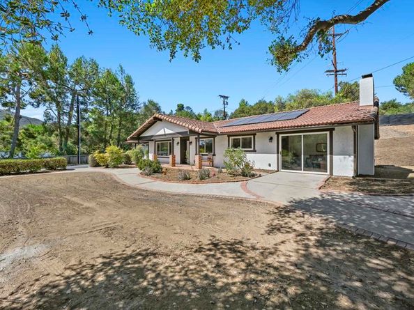 752 Quiet Place, Escondido CA 92029