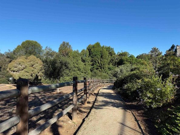 1564 Manzanita Hollows Lane, Vista CA 92084