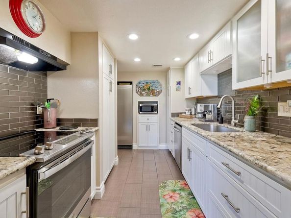 2564 Navarra Drive 213, Carlsbad CA 92009