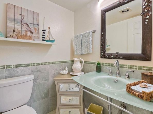 2564 Navarra Drive 213, Carlsbad CA 92009