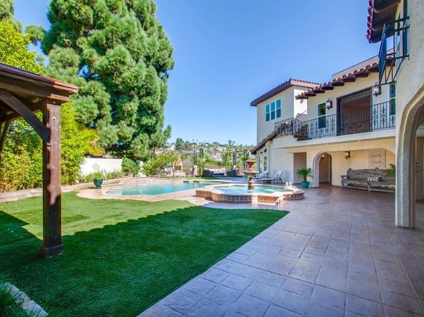 6817 Vianda Ct Court, Carlsbad CA 92009