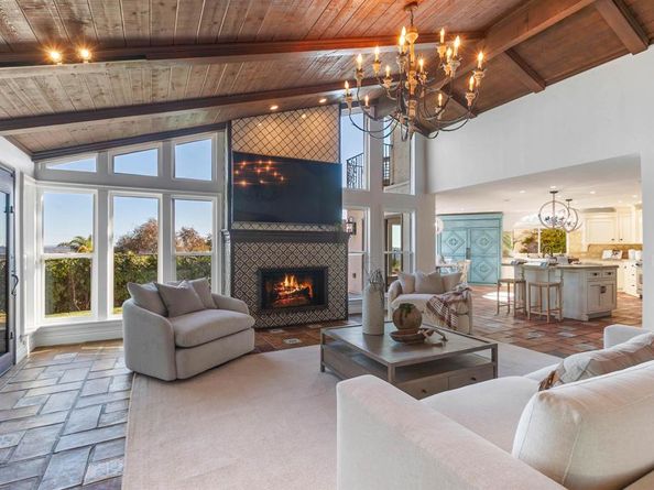 6817 Vianda Ct Court, Carlsbad CA 92009