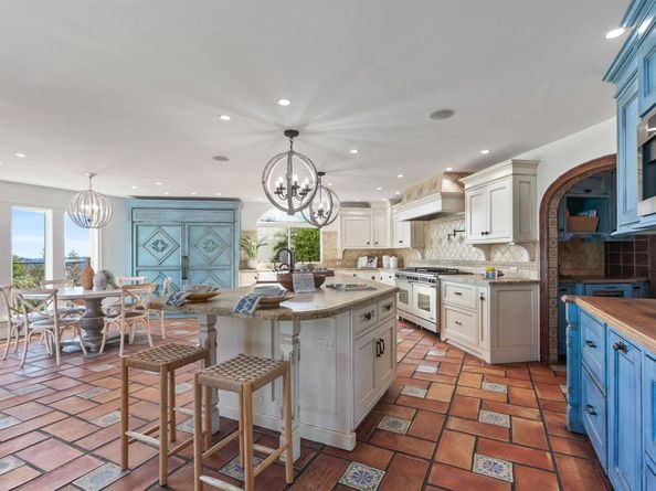 6817 Vianda Ct Court, Carlsbad CA 92009