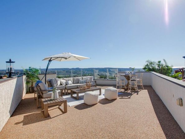 6817 Vianda Ct Court, Carlsbad CA 92009