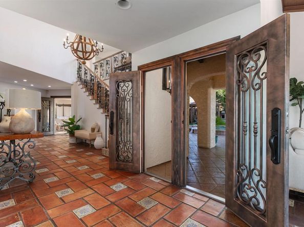 6817 Vianda Ct Court, Carlsbad CA 92009