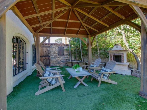 6817 Vianda Ct Court, Carlsbad CA 92009