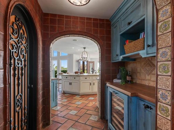 6817 Vianda Ct Court, Carlsbad CA 92009