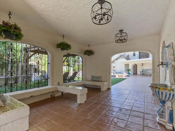 6817 Vianda Ct Court, Carlsbad CA 92009