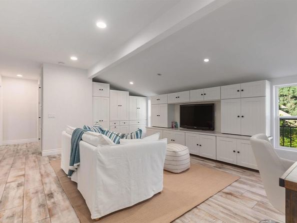 6817 Vianda Ct Court, Carlsbad CA 92009