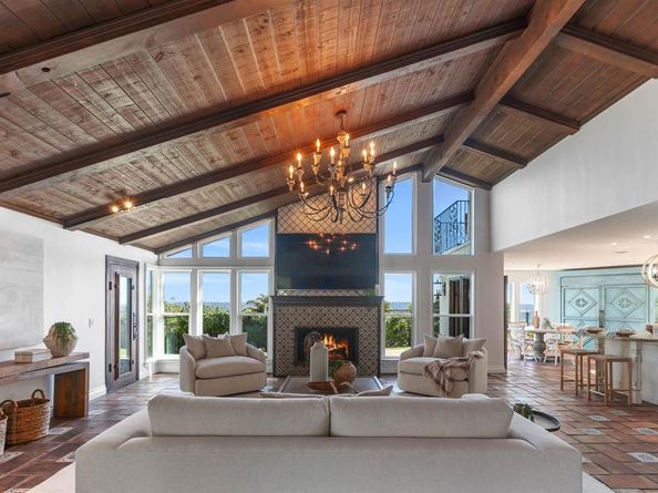 6817 Vianda Ct Court, Carlsbad CA 92009