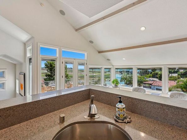 2542 Manchester Avenue, Cardiff By The Sea CA 92007