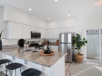 1331 Holly Ave