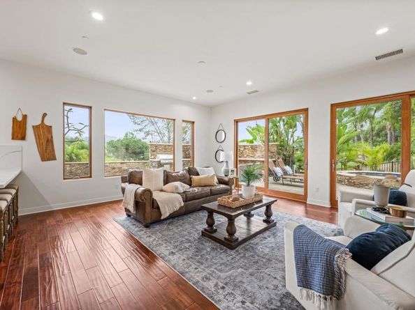 4149 Manchester Avenue, Encinitas CA 92024