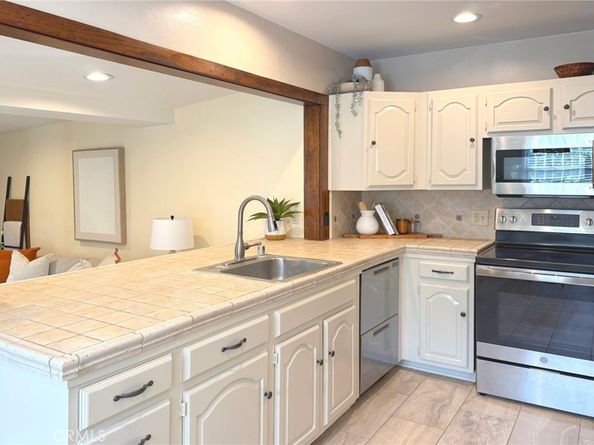 406 University Avenue, Burbank CA 91504