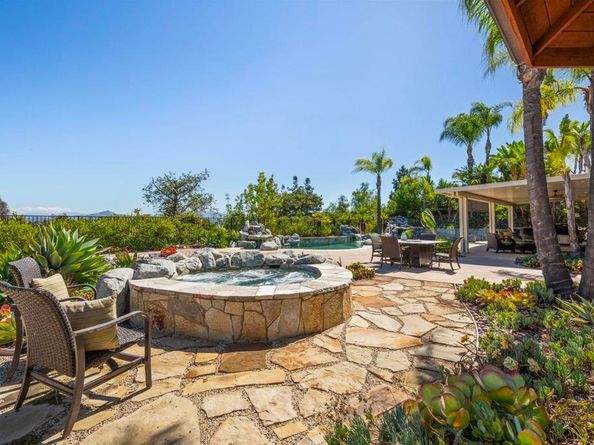 2216 Blossom Hill Lane, Escondido CA 92029