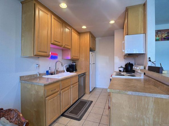 1627 Pentecost Way 7, San Diego CA 92105