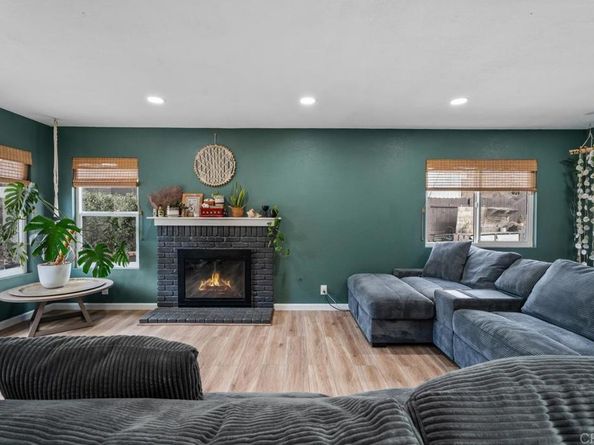 215 Henrietta Ct, San Diego CA 92114