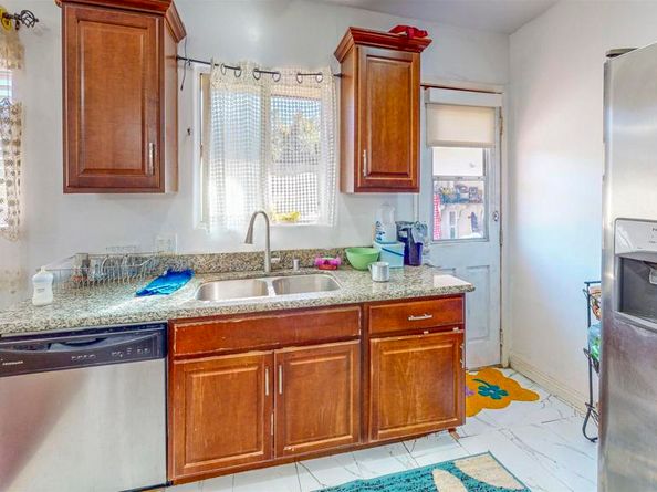 9518 Cypress St, Lakeside CA 92040