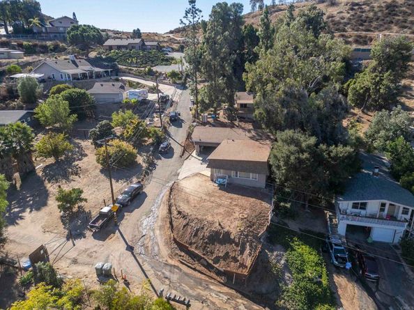 9518 Cypress St, Lakeside CA 92040