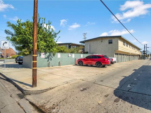 1518 E Artesia, Long Beach CA 90805