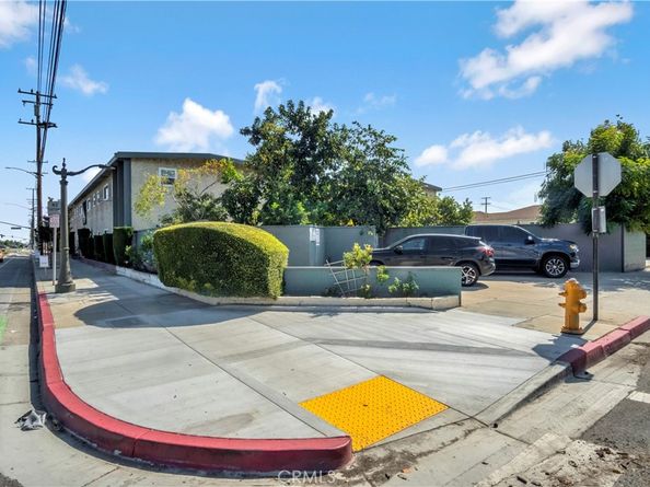 1518 E Artesia, Long Beach CA 90805