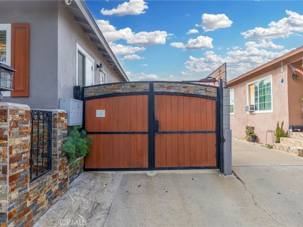 11521 Inglewood Avenue, Hawthorne CA 90250