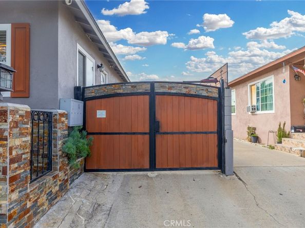 11521 Inglewood Avenue, Hawthorne CA 90250